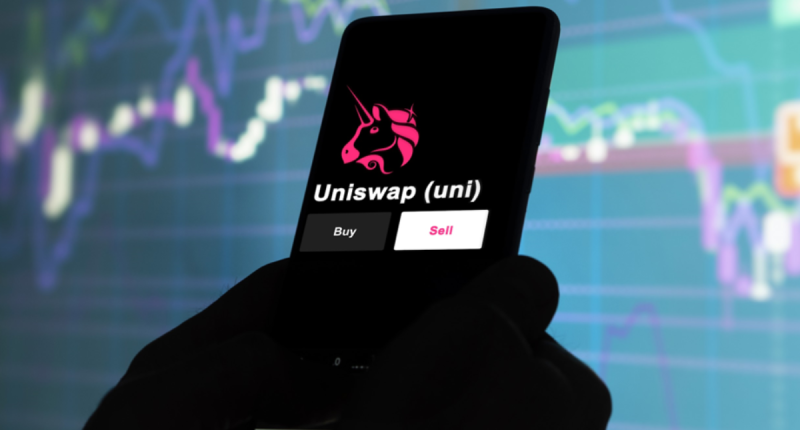 Imagem da matéria: Analista cripto faz projeção ousada para Dogecoin, enquanto Uniswap atinge US$ 2 trilhões em volume total e KangaMoon sobe 290%