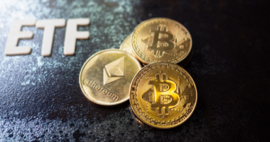 Imagem da matéria: Hong Kong aprova ETFs Bitcoin e Ethereum enquanto novo token sobe 290%