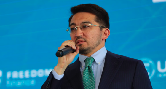 Ministro Zhaslan Madiyev ex-gerente Binance Cazaquistão