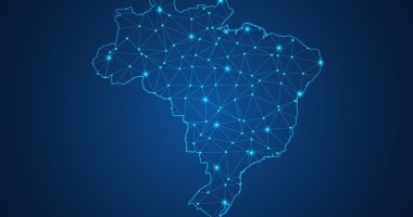Ilustração mostra mapa do Brasil com pontos ligados em blockchain