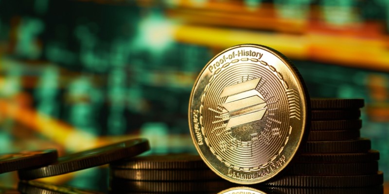 Nova onda de ETFs de Solana chega com lançamentos da Fidelity, Canary e VanEck