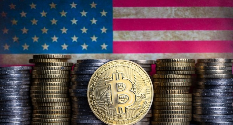 Imagem da matéria: Governo dos EUA envia R$ 1,4 bilhão em Bitcoin para a Coinbase — mais vendas?