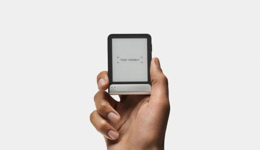 Imagem da matéria: Ledger lança a Flex, nova carteira hardware com tela sensível ao toque