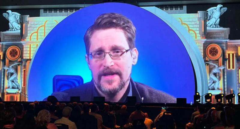 Imagem da matéria: Edward Snowden diz aos fãs de Bitcoin que votem, mas "não se juntem a um culto"