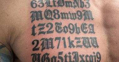 Imagem da matéria: Homem tatua endereço de memecoin, mas deixa passar erro de digitação