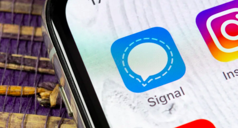 Celeular mostra ícones de apps de mensagem, com destaque para Signal e Instragram