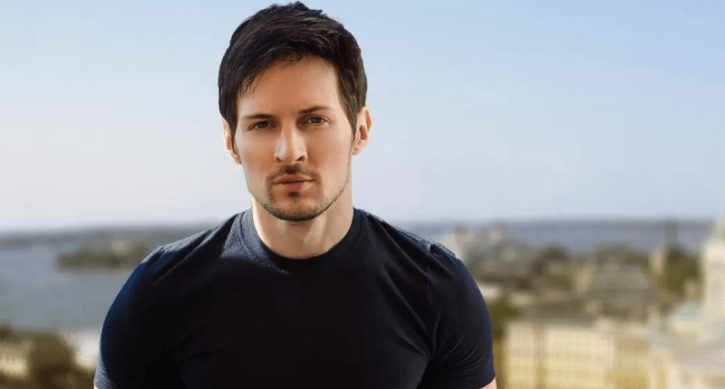 ao ar livre, Pavel Durov, fundador do Telegram, posa pra foto