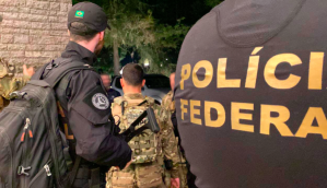 Agentes da PF e Receita em ação durante a operação Niflheim