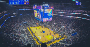 Imagem da matéria: Coinbase é a nova patrocinadora do Golden State Warriors no lugar da FTX