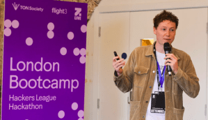 Jack Booth, CEO da TON Society, palestrando