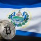 moedas de bitcoin e bandeira de el salvador