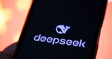 tela de celular mostra logo da deepseek