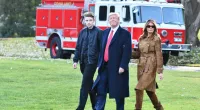 Barron Trump com os pais Donald e Malania