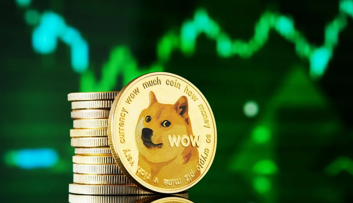 Dogecoin e Cardano lideram ganhos enquanto principais criptomoedas disparam