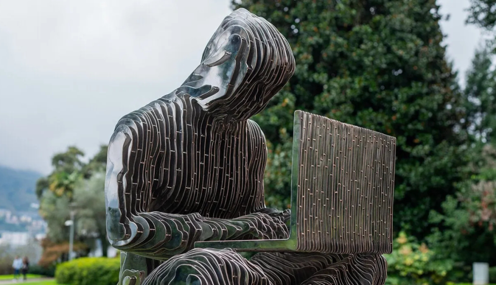 Imagem da matéria: Satoshi Nakamoto vai movimentar Bitcoin este ano? Apostadores acham que sim