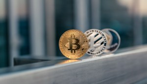 Imagem da matéria: Manhã Cripto: Bitcoin inicia semana em alta de 1,2%; Litecoin dispara 10%