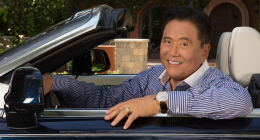 robert kiyosaki, o pai rico posa par foto dentro de carro