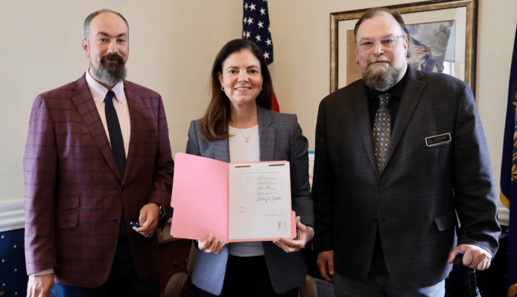 Imagem da matéria: New Hampshire se torna 1º estado dos EUA a aprovar uma reserva de Bitcoin