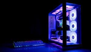 PC Gamer com luzes azuis