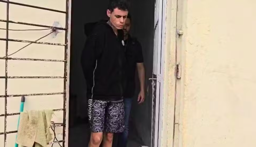 Cayo Lucas Rodrigues dos Santos é fotografado pela polícia civil de Olinda PE