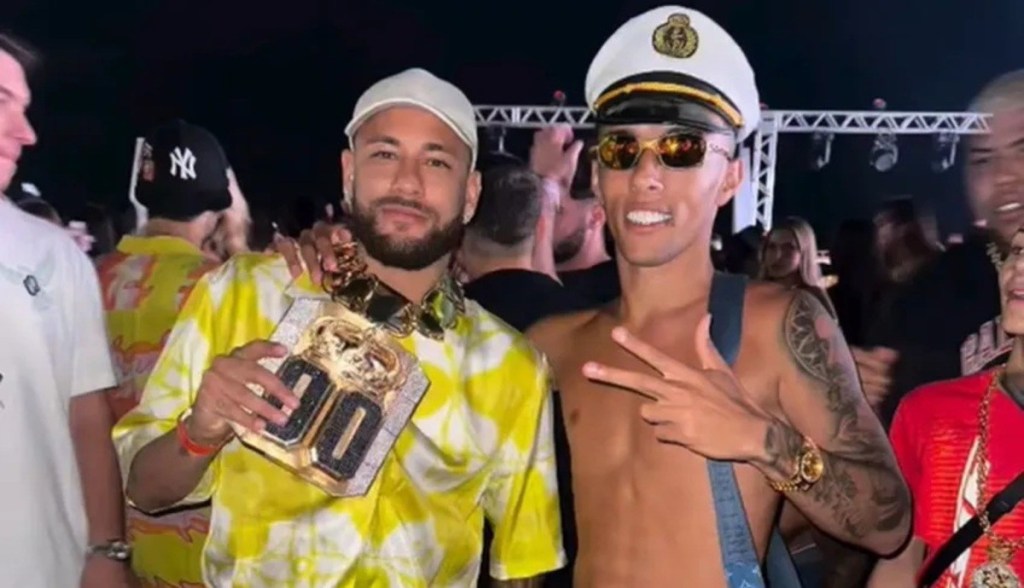 Imagem da matéria: Neymar ganhou colar de pedras preciosas de influencer preso por lavagem de dinheiro