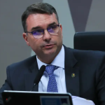 Flávio Bolsonaro atuou na defesa de sócios presos do “Faraó do Bitcoin”