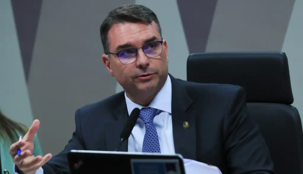 Flávio Bolsonaro atuou na defesa de sócios presos do “Faraó do Bitcoin”